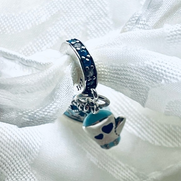 🧣 NWOT Beanie Hat & Mitten Charm ❄️ - Picture 3 of 11